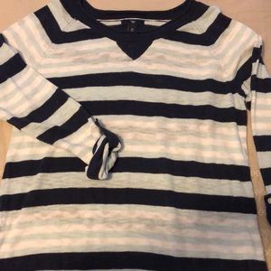 Gap sweater